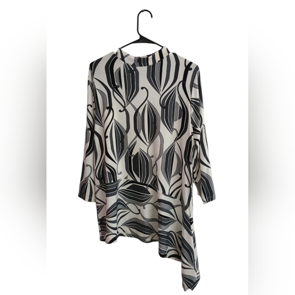 Chico's Travelers Classic Magnetic Deco Top Size 3 (XL), Mock Neckline. - Picture 2 of 10